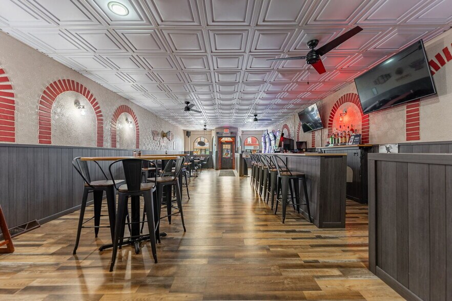 More Photos Of 132 N State St, Belvidere Restaurant For Sale