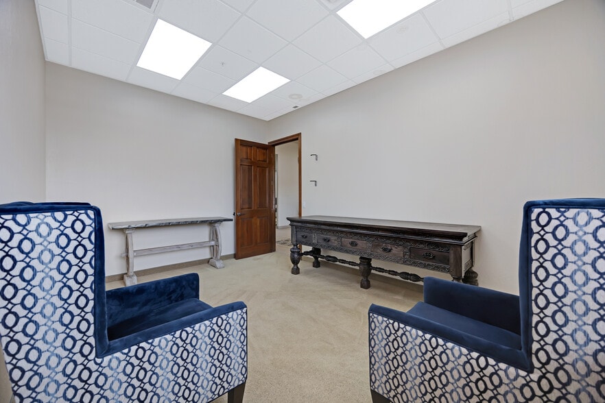 More Photos Of 10555 N 114th St, Scottsdale Office For Sale