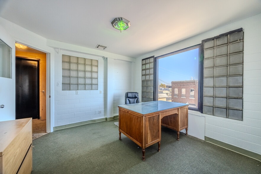 More Photos Of 201 W Commercial St, Lebanon Office For Sale
