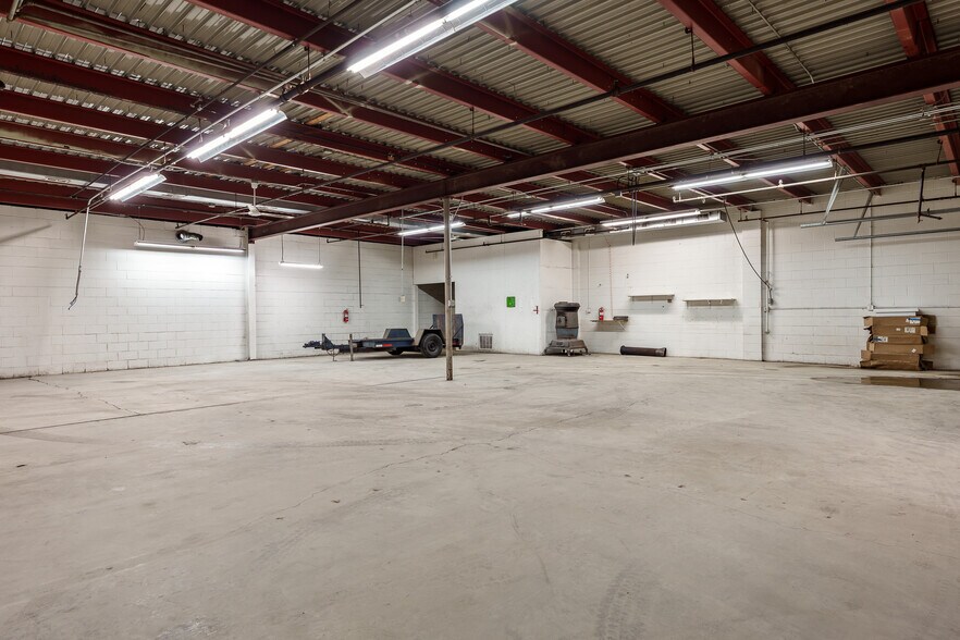 More Photos Of 3944 Auburn St, Rockford Industrial For Sale