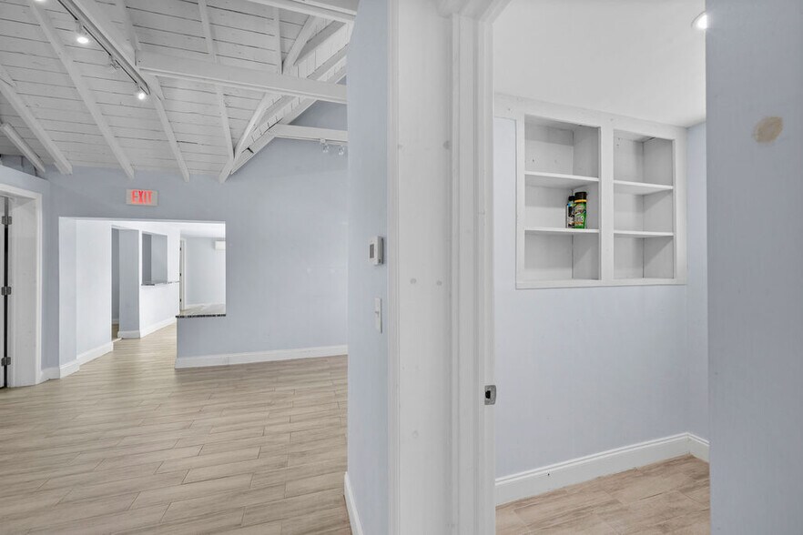 More Photos Of 900 SW Martin Downs Blvd, Palm City Freestanding For Lease