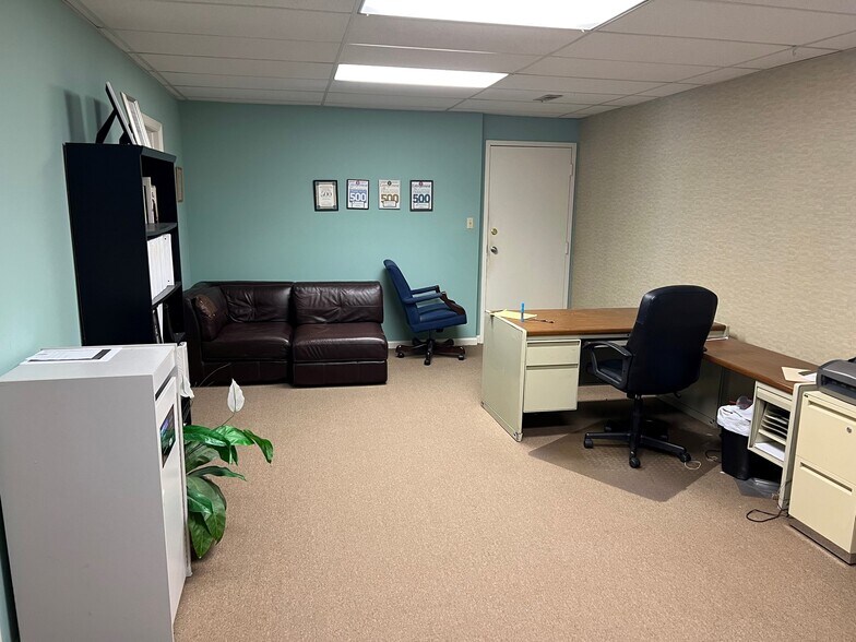 More Photos Of 3161 Dixie Hwy, Erlanger Office For Lease