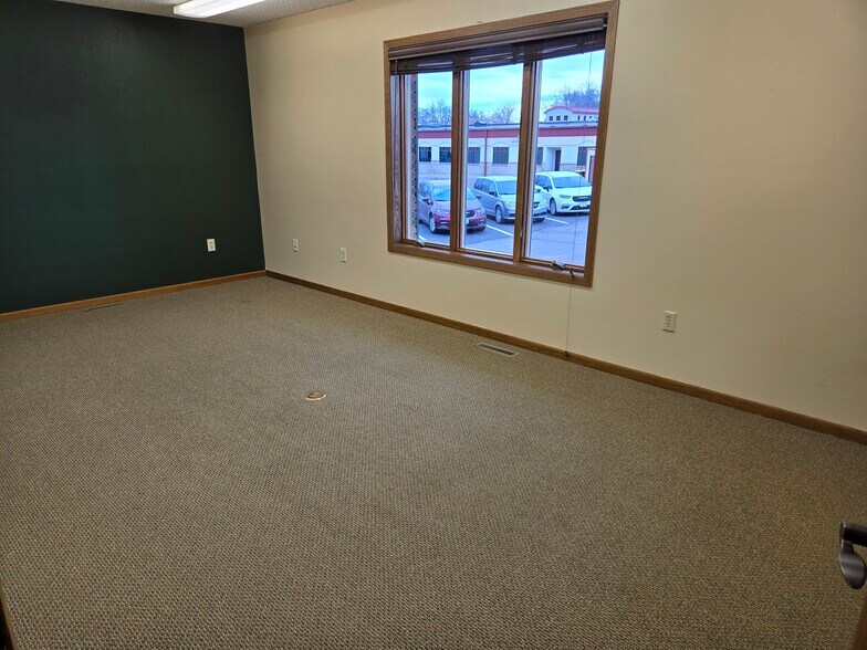 More Photos Of 101 7th St S, Saint James Freestanding For Lease