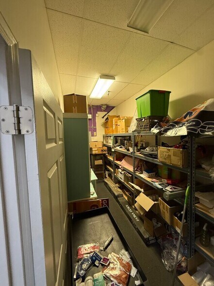 More Photos Of 2398 Commercial Way, Spring Hill Unknown For Lease