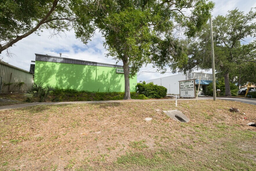 More Photos Of 3725 Alt 19, Palm Harbor Warehouse For Lease