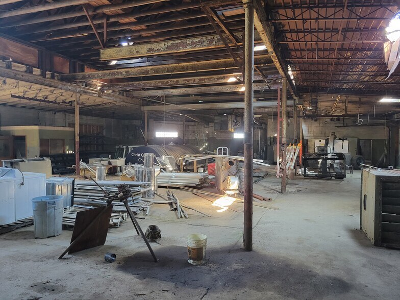 More Photos Of 1117 W Mulberry St, Lancaster Manufacturing For Sale