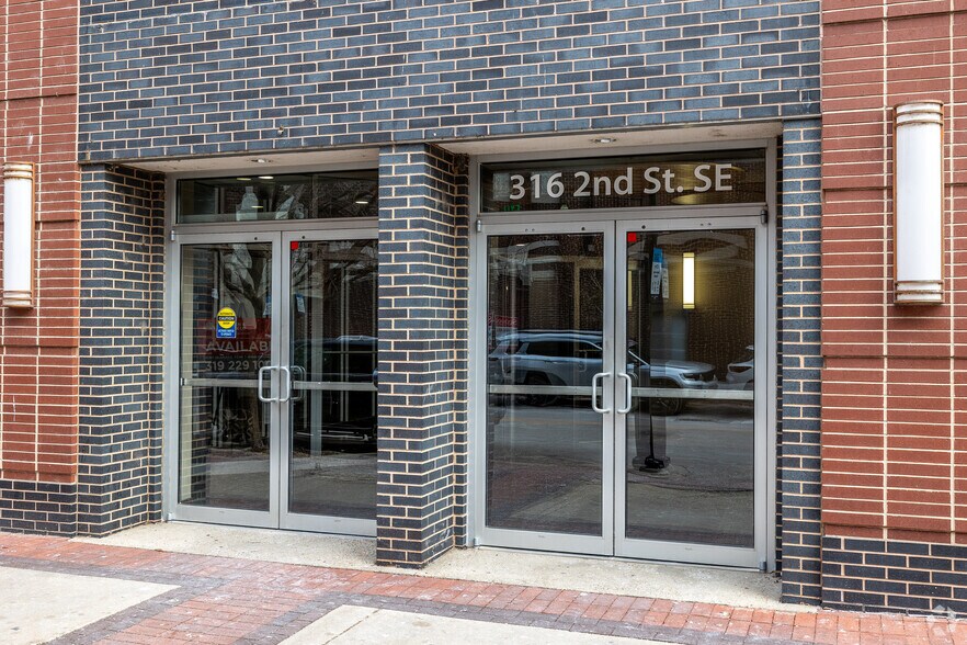 More Photos Of 221 3rd Ave SE, Cedar Rapids Unknown For Lease