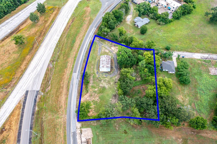 More Photos Of 1021 Grove st, Kaufman Warehouse For Sale