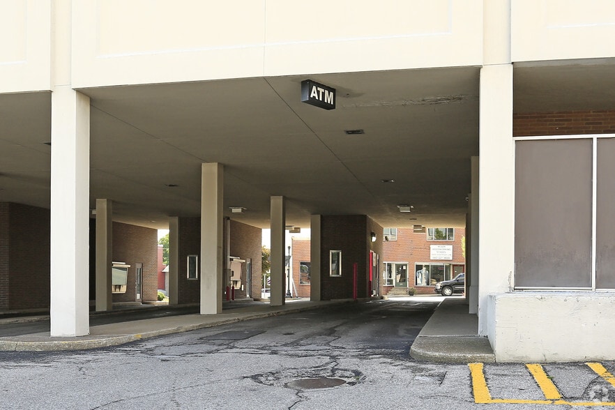 More Photos Of 8 N State St, Painesville Office For Lease