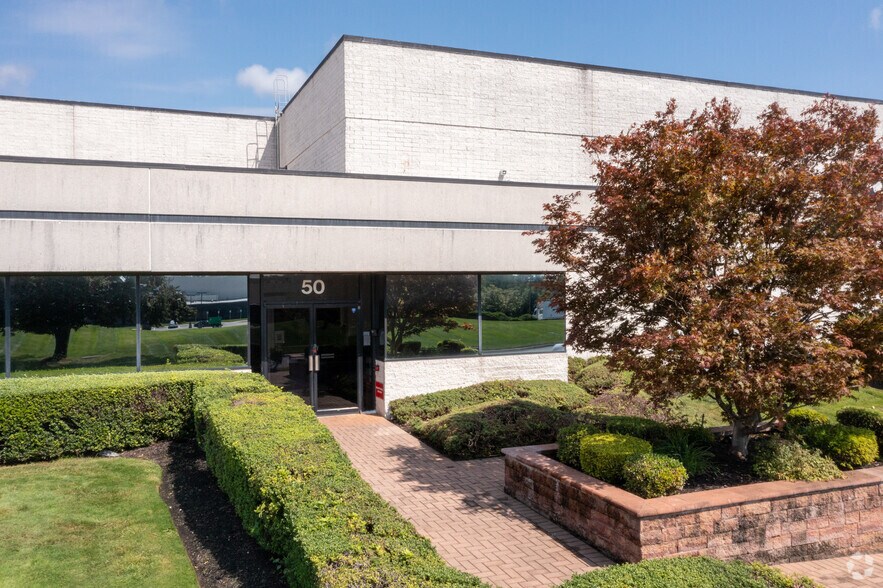 More Photos Of 50 Wireless Blvd, Hauppauge Manufacturing For Lease