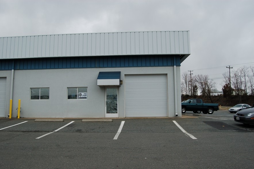 More Photos Of 39 McWhirt Loop, Fredericksburg Warehouse For Sale