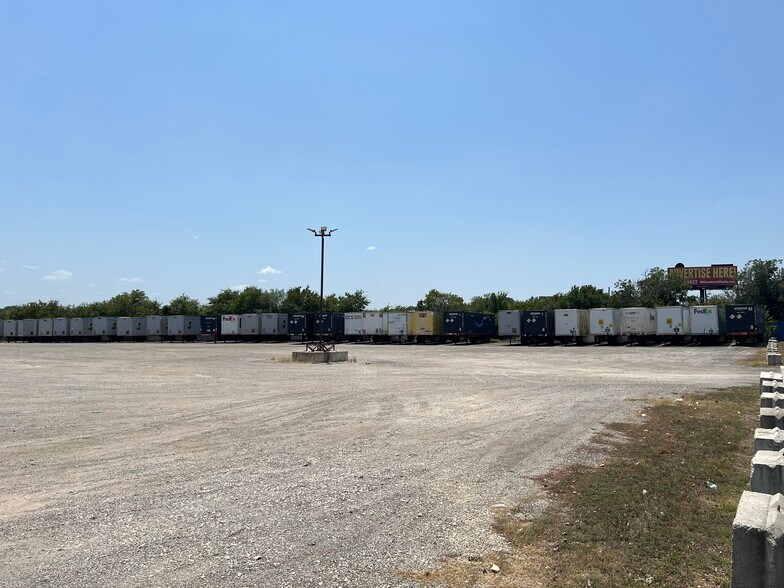 More Photos Of 8139-8197 Old Bastrop Rd, New Braunfels Land For Lease