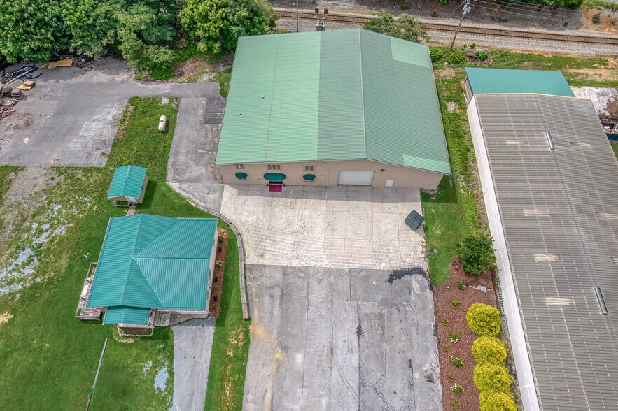 More Photos Of 3545 W Market St, Johnson City Industrial For Sale