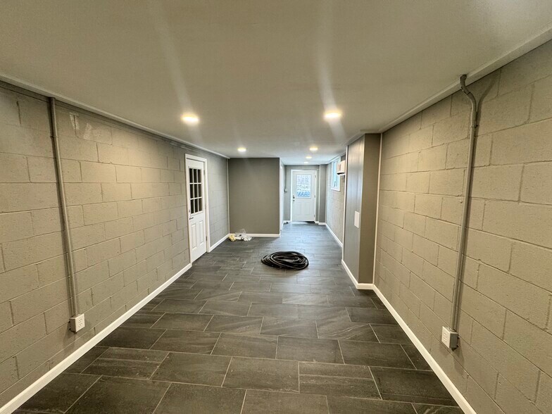 More Photos Of 797 Carlton Dr, Bentleyville Warehouse For Lease