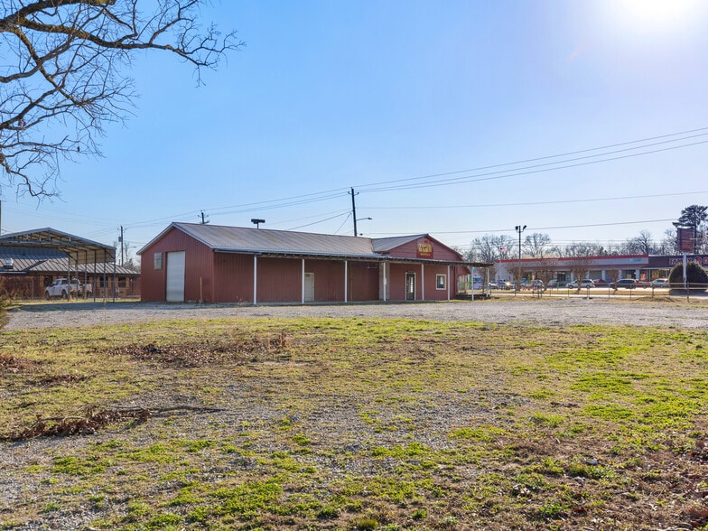 More Photos Of 428 S 3rd Ave, Chatsworth Freestanding For Sale