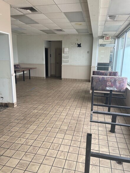 More Photos Of 5950 S Highway 94, Weldon Spring Freestanding For Lease