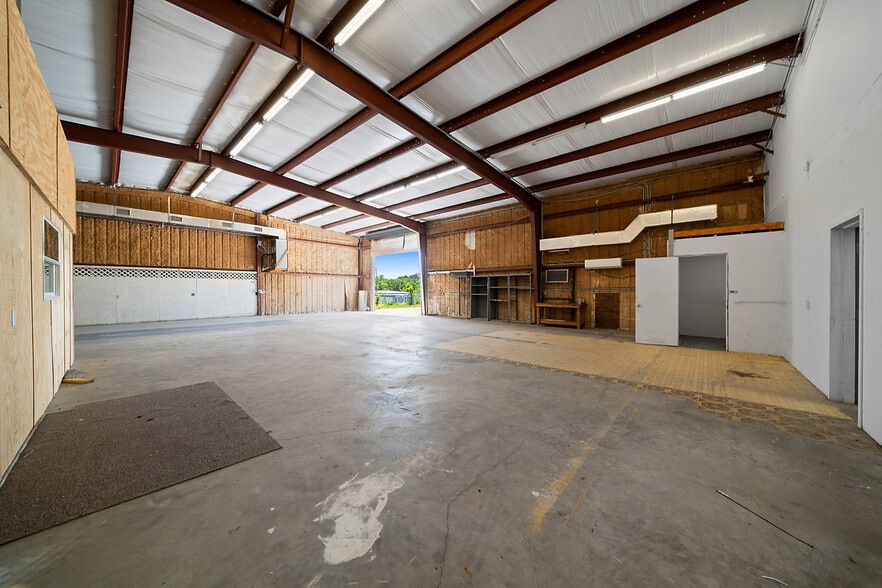 More Photos Of 9732 SE US Highway 441, Belleview Warehouse For Lease