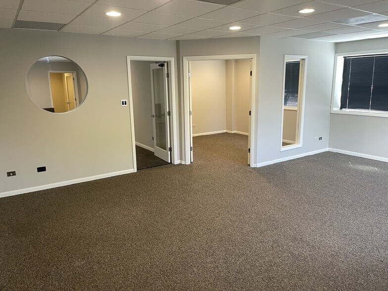 More Photos Of 707-717 N Iowa Ave, Villa Park Office For Sale