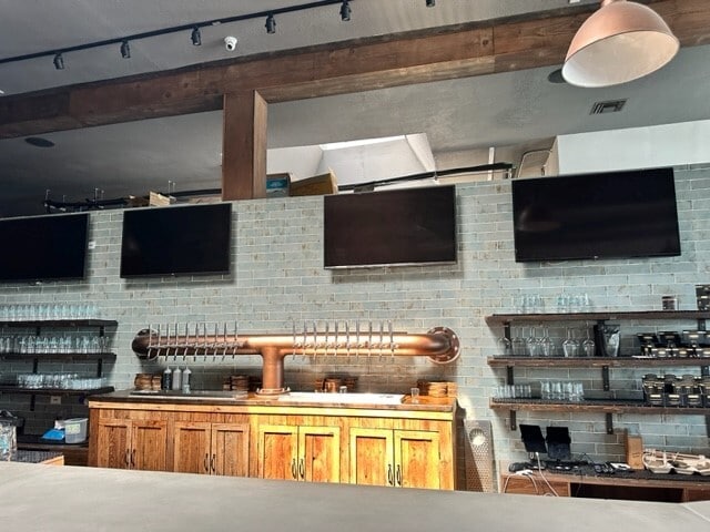 More Photos Of 2106 W Main St, Tampa Freestanding For Sale