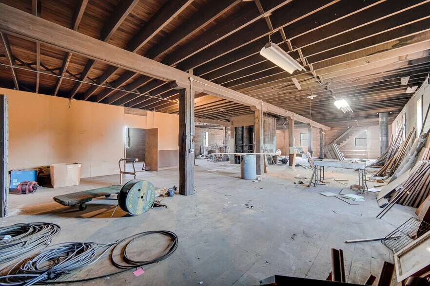 More Photos Of 15300 Greenwood Rd, South Holland Manufacturing For Sale