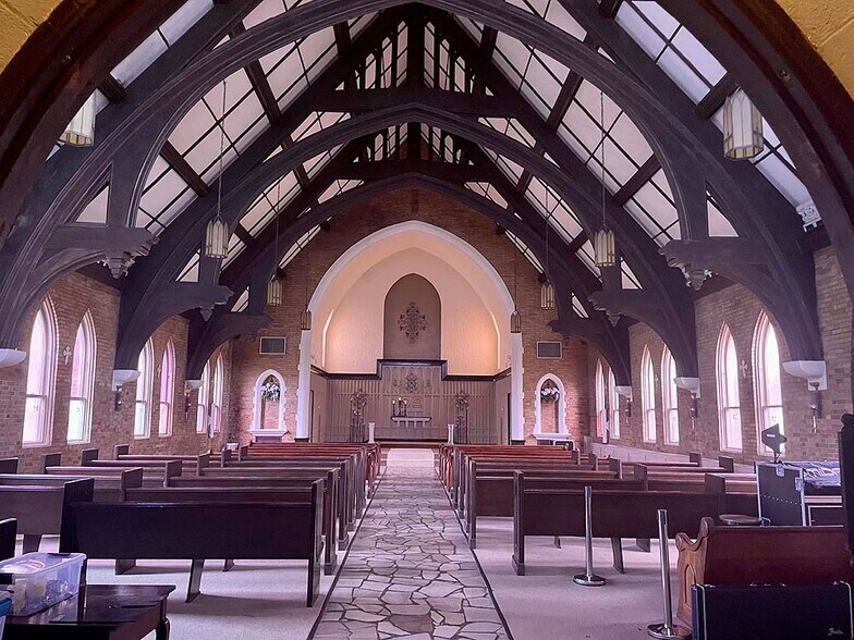 More Photos Of 223 E Market St, Johnson City Religious Facility For Lease