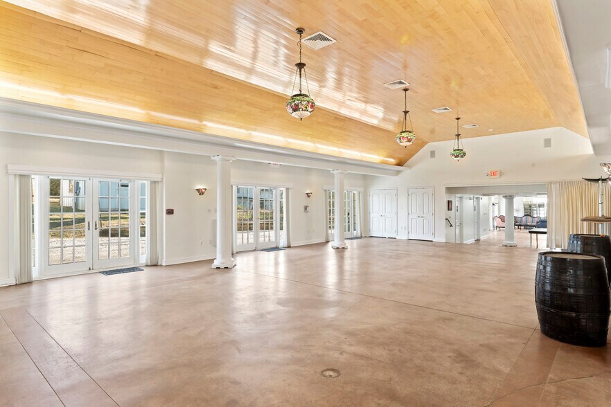 More Photos Of 23130 Briar Patch Ln, Middleburg Hospitality For Sale