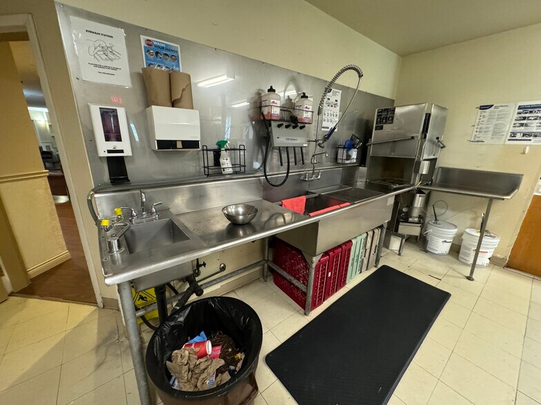 More Photos Of 725 Gibralter St, Norfolk Flex For Sale