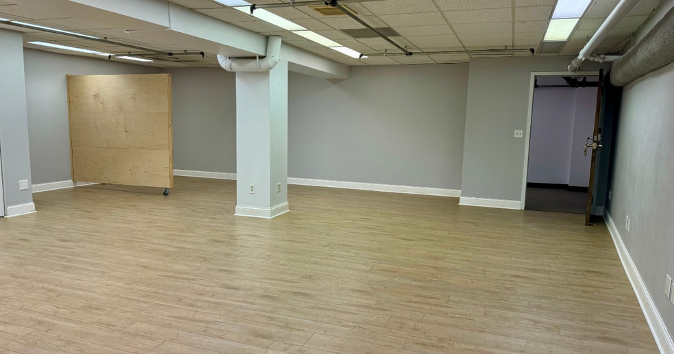 More Photos Of 4180 W Broadway Ave, Robbinsdale Storefront Retail Office For Lease
