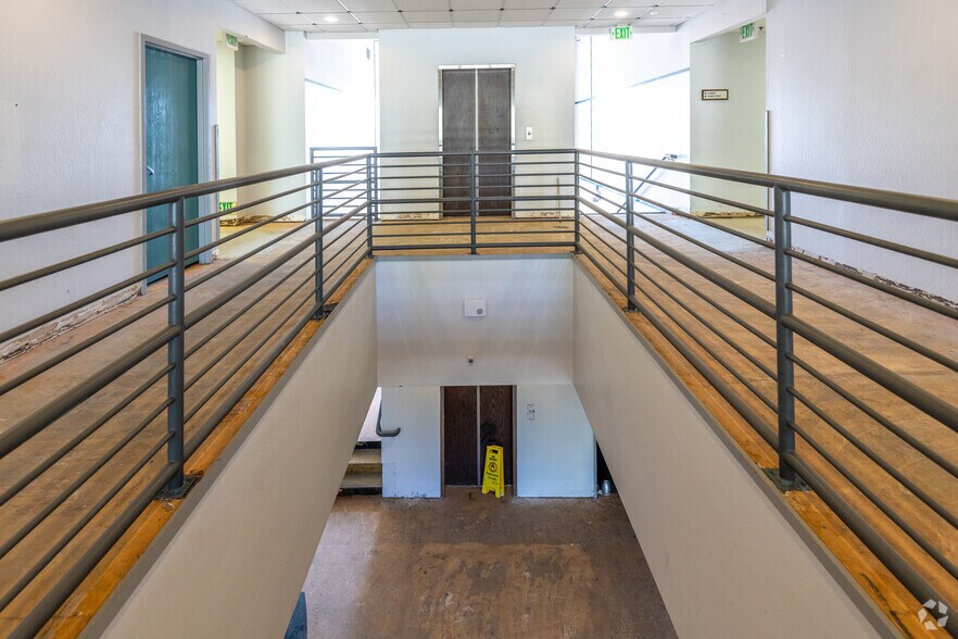 More Photos Of 4241 Williamsbourgh Dr, Sacramento Loft Creative Space For Sale