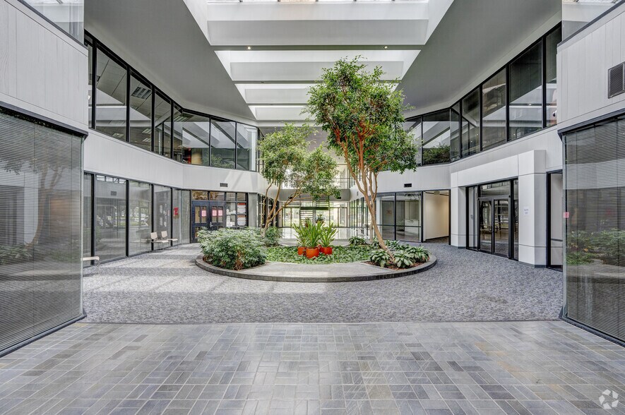 More Photos Of 3030 S Gessner Rd, Houston Medical For Lease