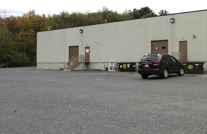More Photos Of 200 Butterfield Dr, Ashland Warehouse For Lease