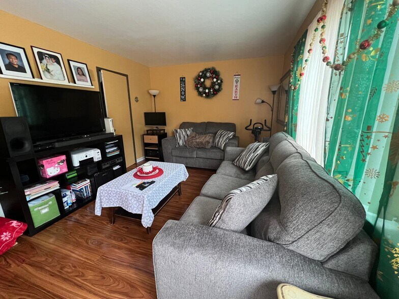 More Photos Of 2360 Mammoth Dr, San Jose Apartments For Sale