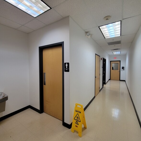 More Photos Of 20 Lawrence Bell Dr, Williamsville Medical For Lease
