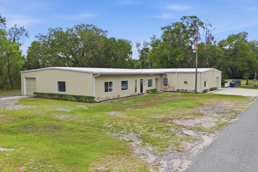 More Photos Of 623 Pleasant St, Lake Helen Flex For Lease