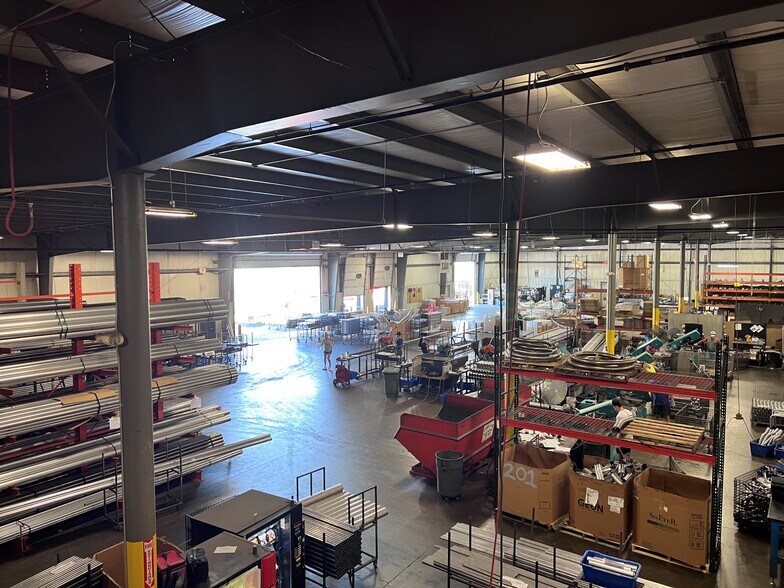 More Photos Of 3230 Magnum Dr, Elkhart Warehouse For Lease