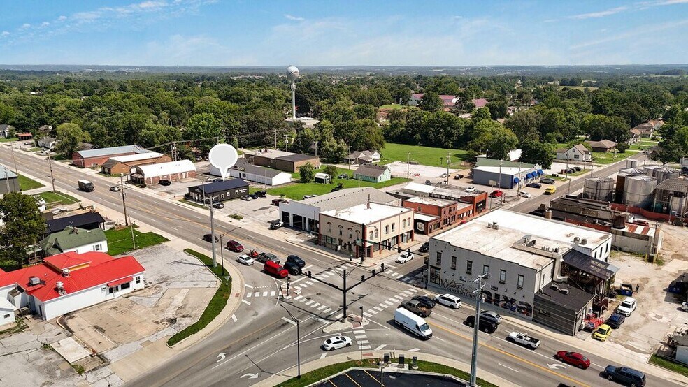 More Photos Of 108 E Mount Vernon St, Nixa Flex For Lease