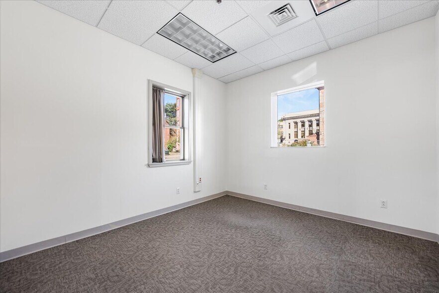 More Photos Of 10 Railroad Pl, Norwich Flex For Lease