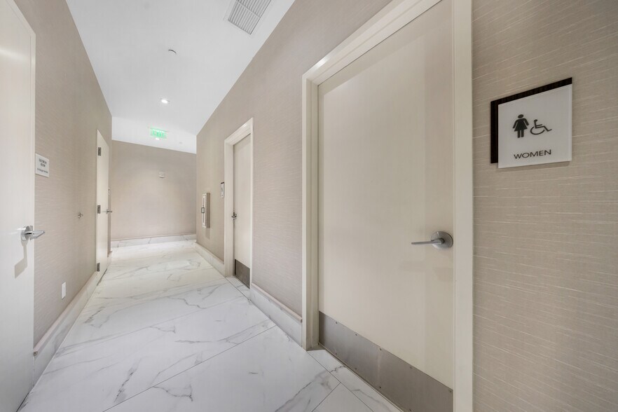 More Photos Of 2980 NE 207th St, Aventura Office Residential For Lease