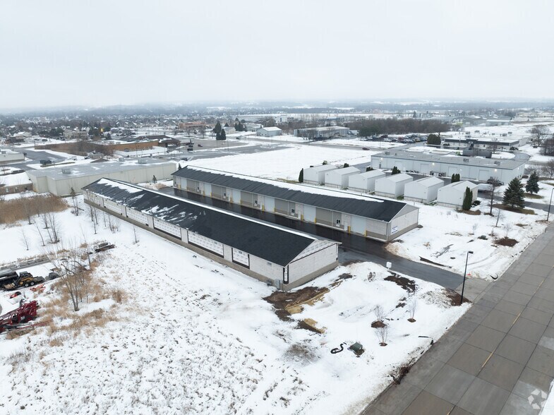 More Photos Of 1405 Enterprise Dr, De Pere Flex For Lease