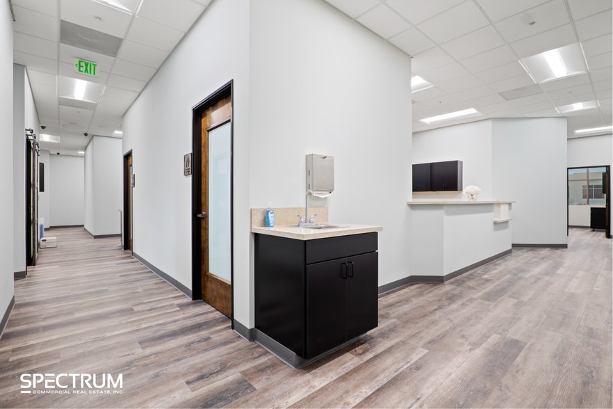 More Photos Of 21050 Centre Pointe Pky, Santa Clarita Medical For Lease