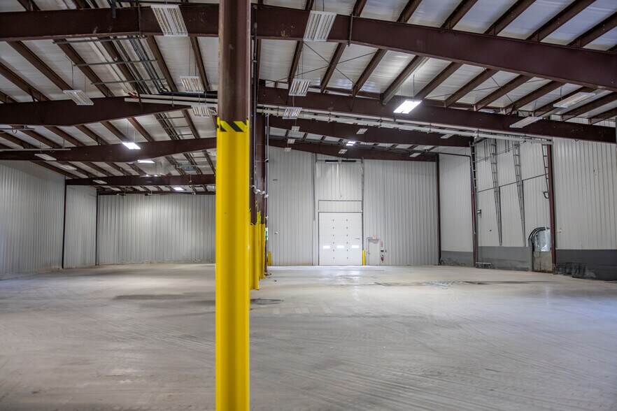 More Photos Of 21 Salerno Dr, Hudson Warehouse For Lease