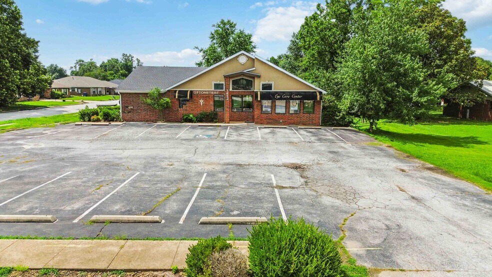 More Photos Of 1412 Se 14th St, Bentonville Medical For Lease