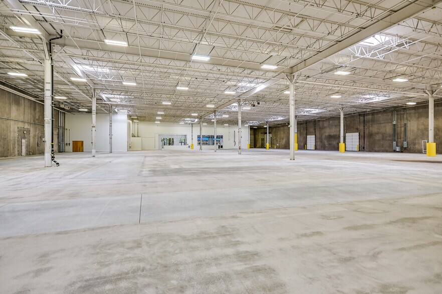 More Photos Of 10420 Metric Blvd, Austin Warehouse For Lease
