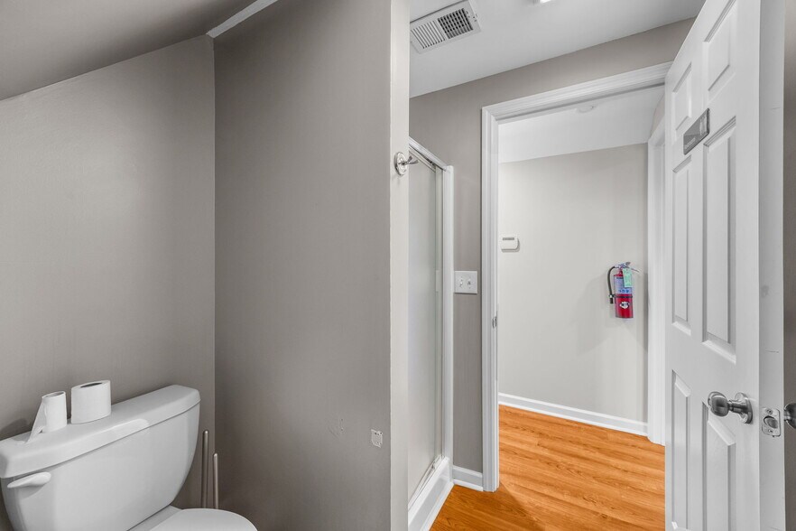 More Photos Of 275 E Henry St, Spartanburg Office Residential For Sale