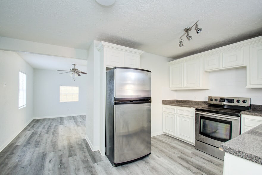 More Photos Of 2620 Delafield St, Houston Apartments For Sale