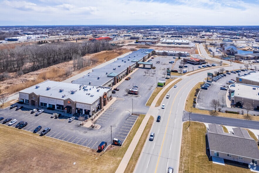 More Photos Of 1758-1920 N Casaloma Dr, Appleton Unknown For Lease