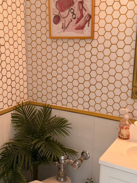 More Photos Of 1835 E Charleston Blvd, Las Vegas Storefront Retail Office For Sale