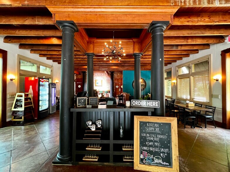 More Photos Of 117 Walnut St, Hattiesburg Restaurant For Sale