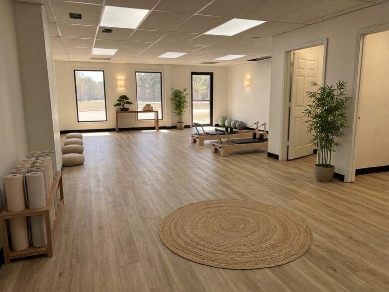 More Photos Of 1530 Commercial Ct, Jonesboro Office For Lease