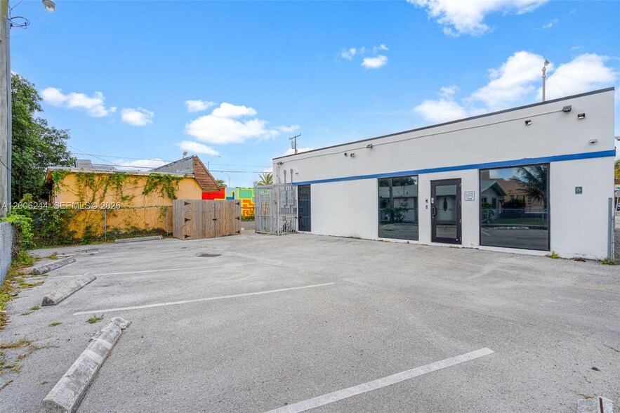 More Photos Of 4885 NW 7th Ave, Miami Office For Sale